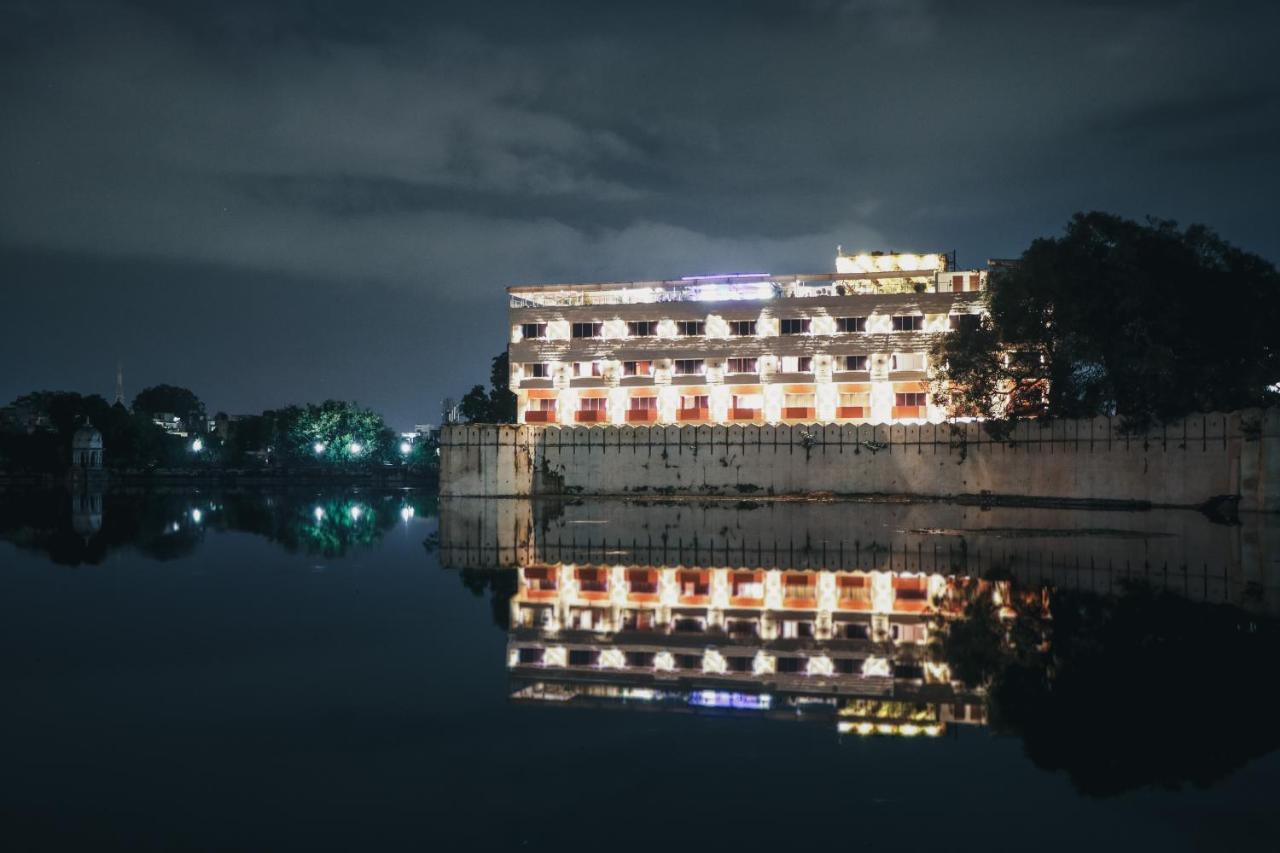 Rajdarshan - A Lake View Hotel In Ουνταϊπούρ Εξωτερικό φωτογραφία