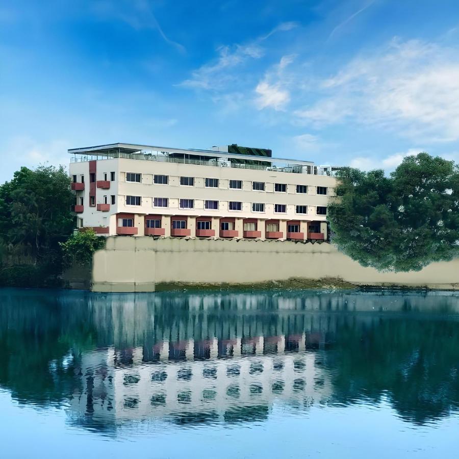Rajdarshan - A Lake View Hotel In Ουνταϊπούρ Εξωτερικό φωτογραφία