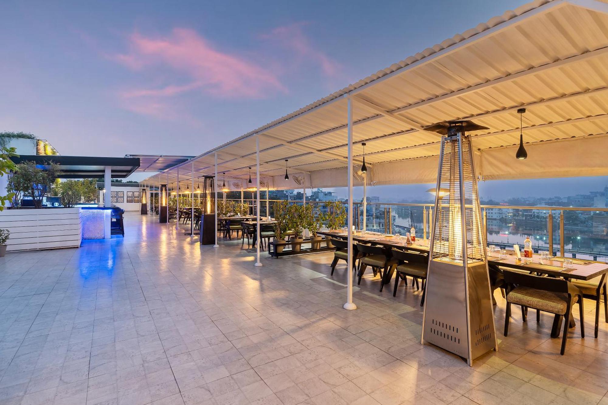 Rajdarshan - A Lake View Hotel In Ουνταϊπούρ Εξωτερικό φωτογραφία
