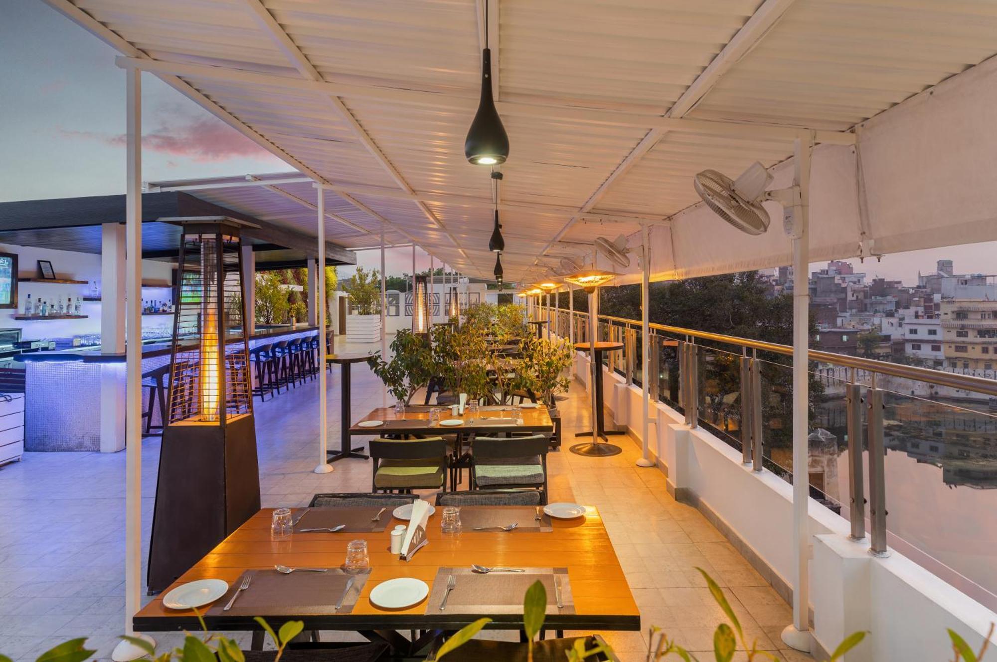 Rajdarshan - A Lake View Hotel In Ουνταϊπούρ Εξωτερικό φωτογραφία