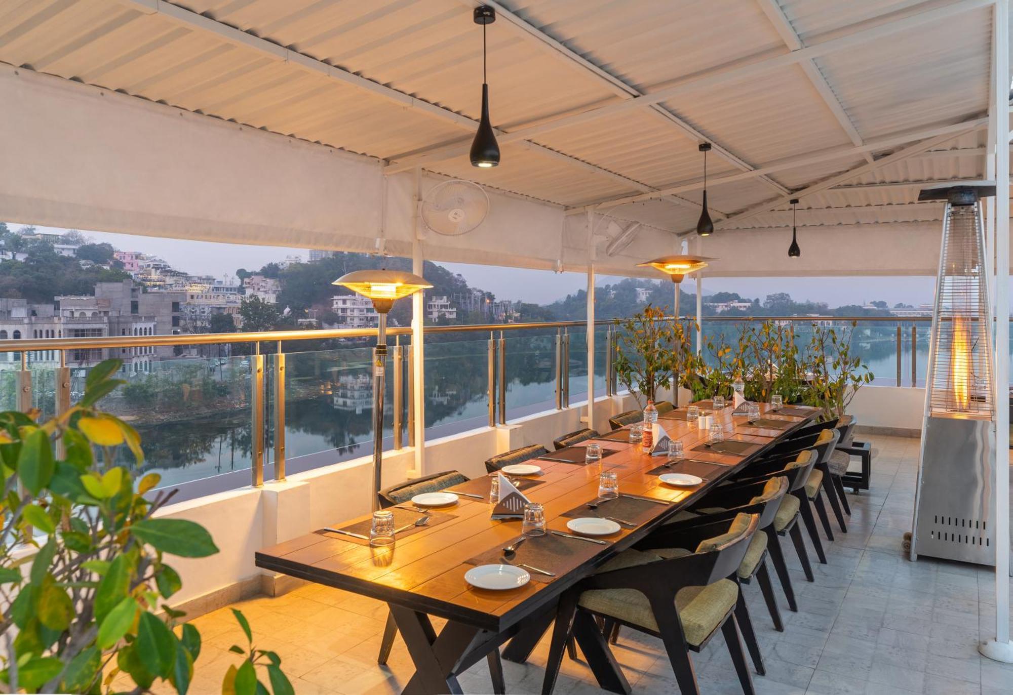 Rajdarshan - A Lake View Hotel In Ουνταϊπούρ Εξωτερικό φωτογραφία