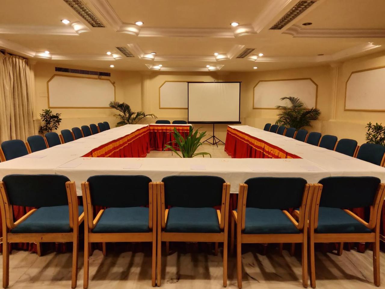 Rajdarshan - A Lake View Hotel In Ουνταϊπούρ Εξωτερικό φωτογραφία